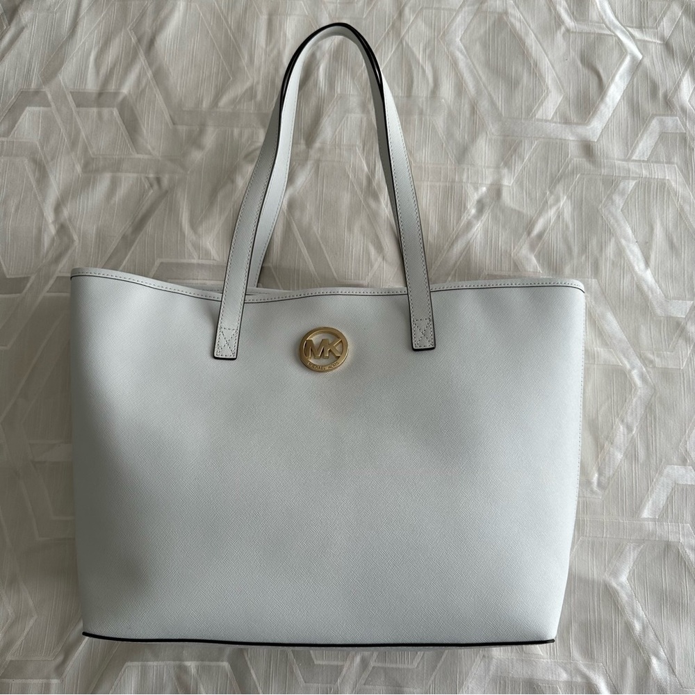 NWT white Michael Kors leather tote - Jet Set Travel Tote